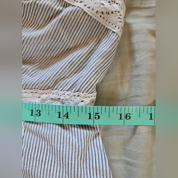 Oui Moments | Striped Lace Trim Cami Top, Ptp 17" - Picture 7 of 8